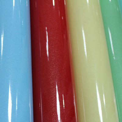 Film PVC dekoratif vinyl berkilau tinggi untuk meningkatkan dekorasi rumah dalam ruangan.