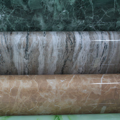 Panel dekoratif PVC permukaan berkilau tinggi untuk lemari dapur, diproduksi menggunakan proses penekanan membran vakum.
